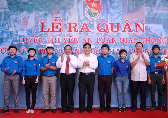 Đoàn Khối cơ quan Trung ương ra quân hưởng ứng Tháng An toàn giao thông năm 2011